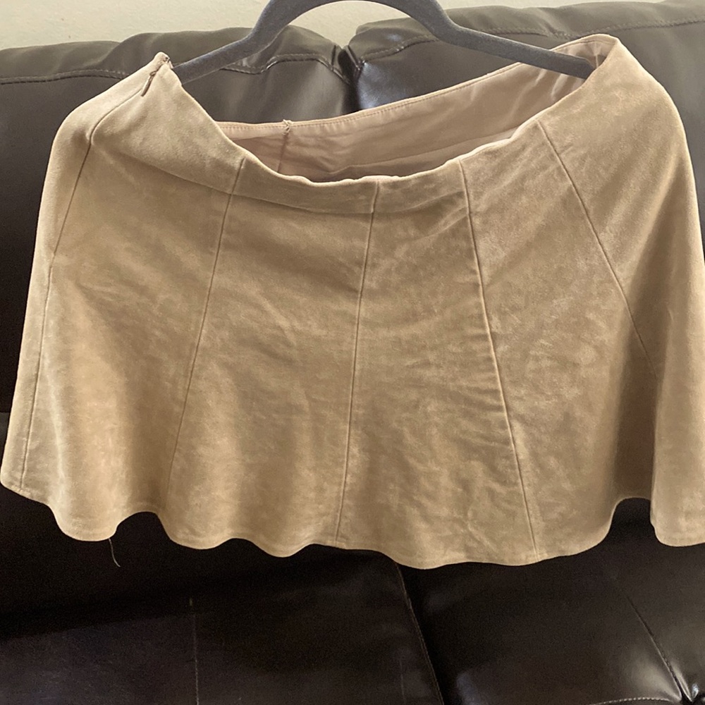BCBG Maxazria Skirt: 90% new